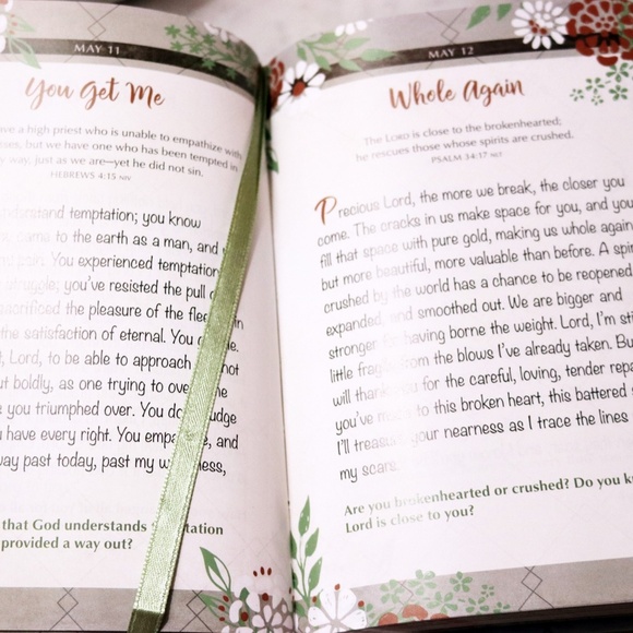 🙏🏻🕊 365 Days of Prayer for Women - Prayer Book - Ladies’ Religious Gift 🙏🏻✨ - Picture 10 of 15